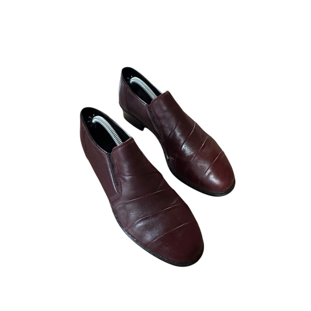 Women’s Rieker Size 6 Reddish Brown Leather Slip on Shoes. Made in Monaco